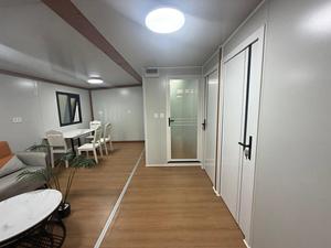 Maison extensible de 20 pieds avec extérieur imitation bois 3D, 2 chambres, armoires de cuisine complètes et équipements de salle de bain intérieurs + LIVRAISON GRATUITE - Product Image 6