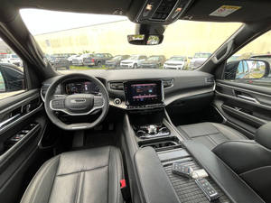 Jeep Wagoneer L Series III 4X4 2023, 3,0 L Hurricane essence, boîte automatique 8 vitesses, 510 ch, SUV 7 places - Product Image 4