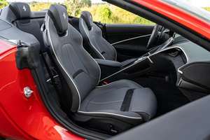 ROMA SPIDER SUV 2025, Motor 8L+, 400 CV, Transmisión Automática, Asientos de Cuero, Techo Panorámico, Cámara Trasera 360, Volante a la Izquierda - Product Image 5