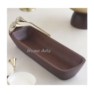 Plateau de service à dessert en bois de couleur marron avec plateau de service de nourriture de qualité exclusive pour l'utilisation d'hôtel de maison de mariage - Product Image 2