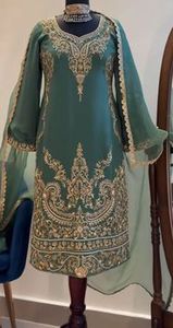 DERNIÈRE MAGNIFIQUE KURTA PANT DUPPATA ROBE EN MOUSSELINE TISSU PERLES DE CRISTAL ORNÉ DABKA TRAVAIL IMPRIMÉ FLORAL STYLE INDIE FOLK - Product Image 5