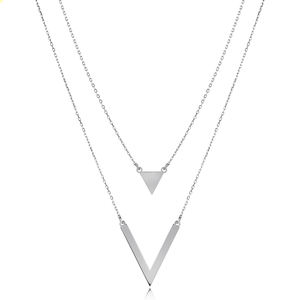 Collier superposé tendance en argent sterling 925 plaqué rhodium, design triangle simple, fabrication artisanale turque, vente en gros - Product Image 5