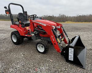 Tractor Compacto Diésel Massey Ferguson GC1725M 2025 para Agricultura y Jardinería - Product Image 1