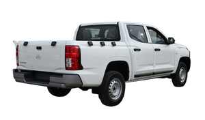 Camioneta Usada 4x4 Doble Cabina 2.4L Turbo Diésel Manual 5 Asientos Interior Oscuro Neumáticos R18 Caja de Cambios Automática - Product Image 4