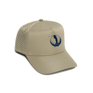 Casquette de golf OEM à séchage rapide 5 panneaux avec logo personnalisé, visière incurvée, respirante, trous découpés au laser pour sports de plein air, voyages et excursions - Product Image 2