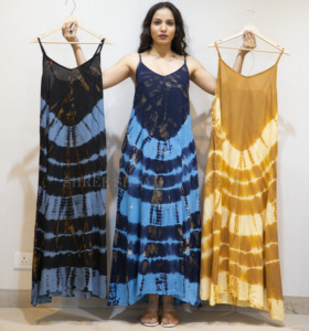 Chic et confortable rayonne Tie Dye longue robe Maxi pour les femmes longue robe spaghetti pour élégant, confortable, respirant pour l'été - Product Image 4