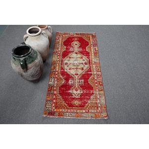 พรมวินเทจตุรกีขนาดเล็ก 2.2x4.8 ฟุต สีแดงขอบเหลือง - Product Image 1