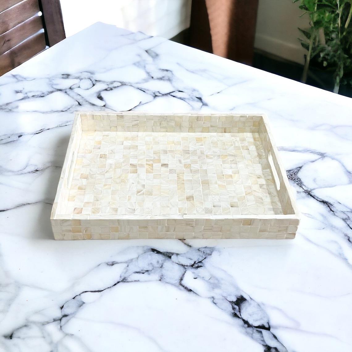 สีขาวธรรมชาติ