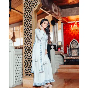 Conjunto de Traje de Algodón Blanco Rico con Bordado Gotta para Mujer - Product Image 6