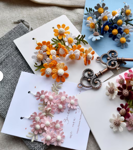 Pendientes de Ganchillo Delicados con Flores Grandes en Racimo, Joyería de Ganchillo Mini Hecha a Mano, Pendientes Colgantes de Ganchillo con Margaritas, Regalo - Product Image 5