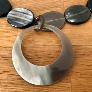 Collar cuerno bohemio precio al por mayor con elementos de piedra natural para vibras terrosas BY HF CRAFTS - Product Image 1