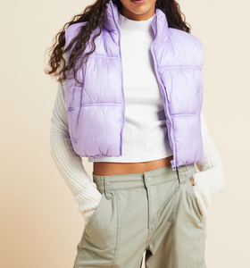 Chalecos sin mangas cálidos para mujer con logo personalizado, chaquetas cortas acolchadas tipo bomber para invierno con cremallera - Product Image 1