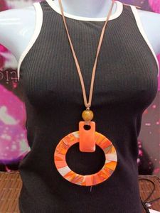 Collier en perles de résine faites à la main Craft Exim, bijoux de mode haut de gamme, élégant pour femmes, à porter en toutes saisons, idéal pour les fêtes, cadeau, exportation - Product Image 3