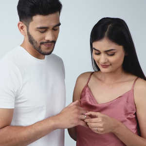 แหวนคู่รูปหัวใจสีเงินที่ทันสมัยทำจากสเตนเลสสตีลและโลหะผสมสไตล์ทางศาสนาที่ทันสมัยพร้อมการตั้งค่าแบบฝัง - Product Image 5