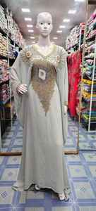 Caftan marocain magnifiquement coloré 2022 nouvelle robe musulmane traditionnelle de conception avec des perles de pierre de travail manuel - Product Image 3