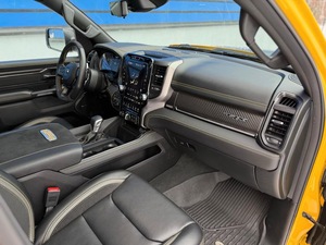 Nouveau/Occasion 2023 DODGE RAM TRX SUV JAUNE 5.0-6L V8 Turbo Essence AUTOMATIQUE Phares LED Sièges en Cuir Foncé Pneus R20 Euro VI Toit Ouvrant - Product Image 5