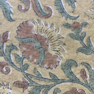 ผ้าฝ้ายพิมพ์ลายด้วยมือ ลายดอกไม้แนววินเทจ บนพื้นสีมัสตาร์ด - Product Image 1