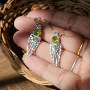 Pendientes colgantes elegantes para mujer Plata fina con peridoto y dos piedras de diferentes formas para bodas, fiestas o regalos - Product Image 2