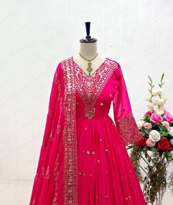 ชุดแต่งกายสำหรับงานปาร์ตี้ที่สวยงามพร้อม Dupatta Pent - Product Image 3