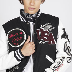 Veste Letterman personnalisée OEM pour hommes avec patchs brodés col montant thème collège/baselbball disponible en vente en gros - Product Image 3