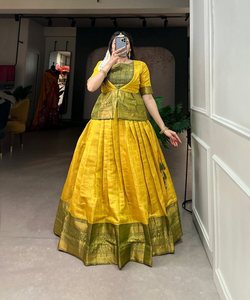 Ensemble Lehenga Choli en soie luxueux pour toutes les saisons avec un travail de perles exquis et des embellissements en pierres Dhoti - Product Image 1