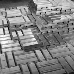 Lingote de Aluminio Secundario de la Mejor Calidad (ADC12 A380) Precio Económico A7 99.7% Puro Estándar Internacional - Product Image 1