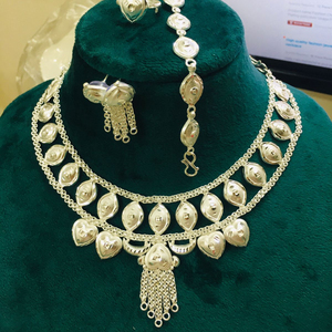 Collier classique en cuivre plaqué or pour femme, avec pendentif ovale en quartz taille œil de chat, bijou fantaisie et charmant pour fêtes, mariages, fiançailles, prêt à expédier - Product Image 1