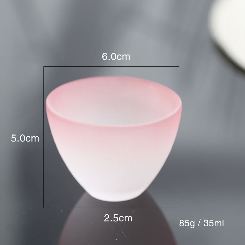 สีชมพูและสีขาว