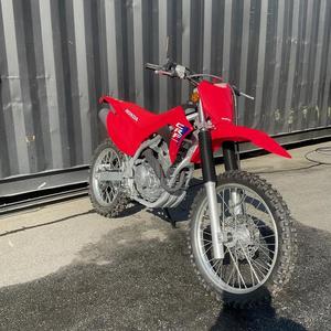 Disponibles Ahora: Motocicletas Nuevas CRF250F 2025 en Stock - Product Image 3