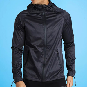 Chaqueta Cortavientos Negra Personalizable para Hombre, Chaqueta con Capucha de Tela de Alto Rendimiento para Sesiones de Gimnasio Activas - Product Image 5