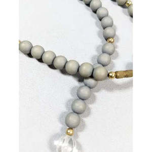Collar largo de acrílico transparente con cuentas de madera redondas en tono dorado y gris de calidad AAA+, 26 pulgadas Cus-Jew115 - Product Image 6