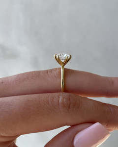 Lujoso hecho a mano 18K oro amarillo sólido redondo brillante solitario corte laboratorio cultivado diamante 6 garra anillos de promesa delicados para mujer - Product Image 3