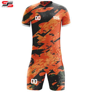 Vente en gros d'usine, ensembles d'uniformes de football personnalisés par sublimation, unisexes, respirants, en polyester, pour l'été et l'hiver, kit de maillot imprimé pour adultes - Product Image 1