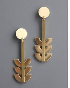 Pendientes de aro dorados minimalistas, aretes de diseño de lujo de latón - Product Image 4