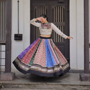 Lehenga Choli de Diseñador para Navratri con Gota Patti y Trabajo de Espejo, Colección Navratri - Product Image 1