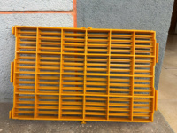 Plancher à lattes double en plastique multicolore pour fermes d'élevage - Durable et facile à installer, différentes tailles et styles