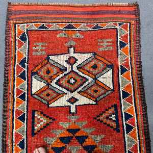 Alfombra Turca de 2.9x11.6 pies, Alfombra Vintage, Alfombra Marroquí Roja y Azul - Product Image 2