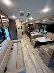 รถบ้านหรูสำหรับครอบครัว Thor A30 Freedom Traveler รุ่นปี 2022 มาตรฐานไอเสียยูโร 5 รองรับผู้โดยสาร 4-6 คน พื้นอะคริลิกสีขาว - Product Image 5