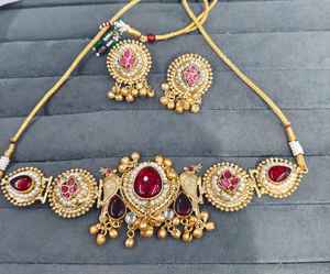 Bijoux pour femmes Kundan Dulhan Choker Set Femmes et Filles Multi Couleur Collier Boucles d'oreilles Long Choker pour les fêtes et les cadeaux - Product Image 6