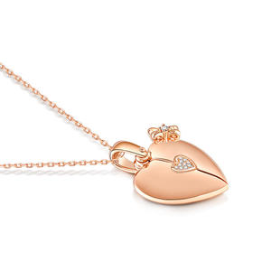 Collar Personalizado Jeulia de Plata de Ley con Lazo, Corazón y Diamante Chapados en Oro - Product Image 5