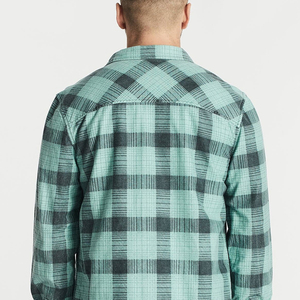 Camisas de madera de manga larga para hombre de Color sólido de último diseño 2023, Material transpirable hecho en fábrica, cierre de botón de cuerno para otoño - Product Image 4