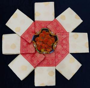 Lujosos saris de seda Jacquard pesados con borde de tejido Jacquard grande dorado elegante atuendo tradicional indio pakistaní - Product Image 6