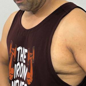 Débardeur de sport pour homme en polyester à séchage rapide, couleur unie, style décontracté pour l'entraînement, grande taille, effet délavé, très vendu - Product Image 4