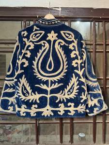 Chaqueta Azul Marino de Terciopelo con Bordado Suzani, Abrigo Bohemio con Flores Doradas, Prenda Étnica Hecha a Mano para Festivales - Product Image 4