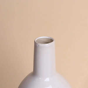 Jarrón de Cerámica Blanco Brillante Hecho a Mano, Diseño Minimalista Moderno, para Mesa, Decoración del Hogar, Pintado a Mano, Versátil, Bajo - Product Image 5