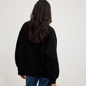 Sudadera Oversize Negra para Mujer, 100% Algodón, Cuello Redondo Liso, Estilo Urbano, Hombros Caídos - Product Image 3