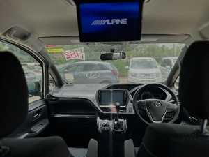 Toyota Voxy Van d'occasion de 2015, en excellent état - Product Image 5