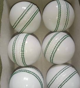 Pelota de Críquet de Cuero Blanco Cosida a Mano, Pelotas de Críquet Hechas en Pakistán, Pelota Dura de Críquet, Equipo Deportivo Personalizado - Product Image 1