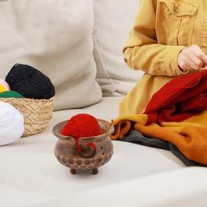Cuencos de hilo de madera para ganchillo con agujeros que evitan resbalones y enredos Cuenco de tejer artesanal indio hecho a mano Día de la madre - Product Image 2