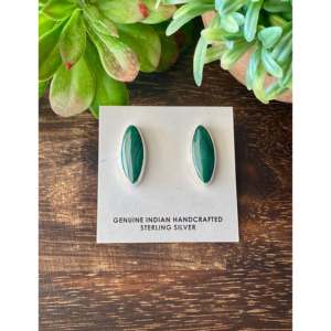 Pendientes Colgantes Hechos a Mano en Plata de Ley y Malaquita con Diseño de Gota de Agua Estilo Navajo - Product Image 1